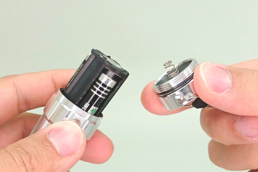 9LEDミニライト・電池交換