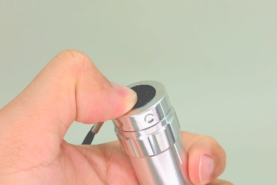 9LEDミニライト・スイッチを押す