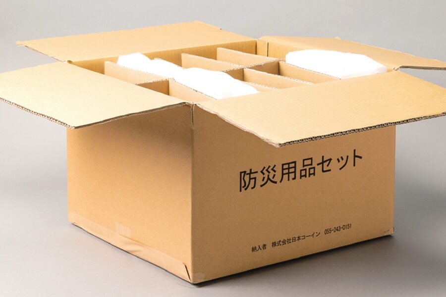 梱包箱の中身を取り除く