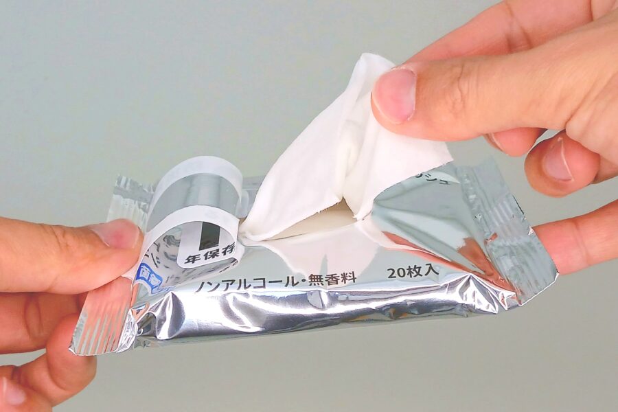 10年保証ウェットティッシュ・開封