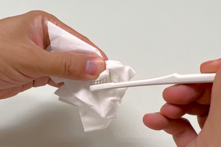 ハブラシ・汚れをふき取る